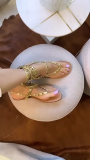 Cláudia Citroni feet photo thumbnail