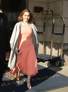 Emilia Clarke feet photo thumbnail