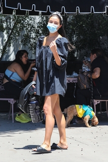 Olivia Culpo feet photo thumbnail