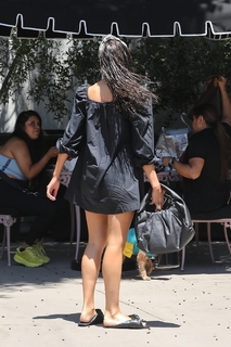 Olivia Culpo feet photo thumbnail