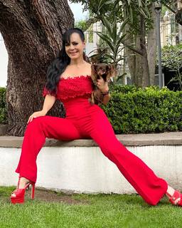 Maribel Guardia feet photo thumbnail
