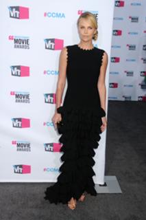 Charlize Theron feet photo thumbnail