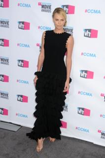 Charlize Theron feet photo thumbnail