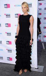 Charlize Theron feet photo thumbnail