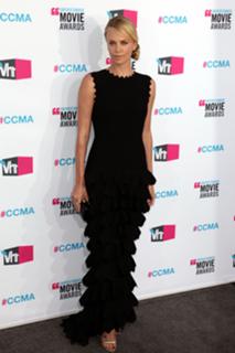 Charlize Theron feet photo thumbnail