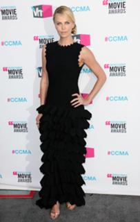 Charlize Theron feet photo thumbnail