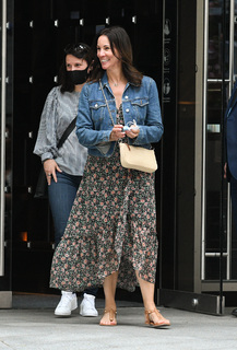 Andrea McLean feet photo thumbnail