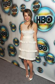 Kaley Cuoco feet photo thumbnail