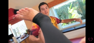 Sofie Dossi feet photo thumbnail