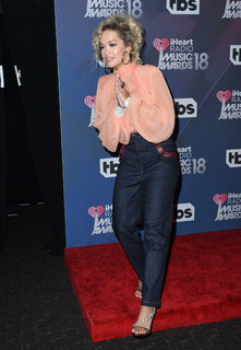 Rita Ora feet photo thumbnail