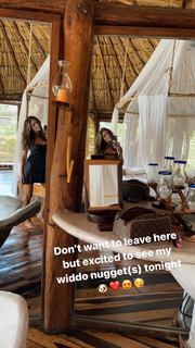 Olivia Culpo feet photo thumbnail