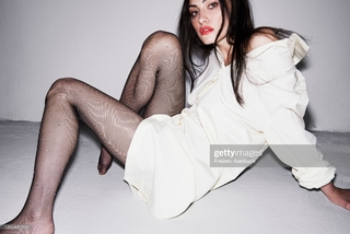 Phoebe Tonkin feet photo thumbnail