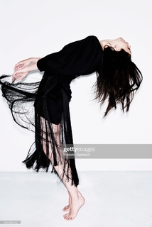 Phoebe Tonkin feet photo thumbnail