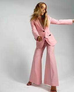 Rita Ora feet photo thumbnail
