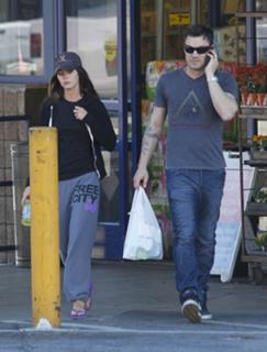 Megan Fox feet photo thumbnail