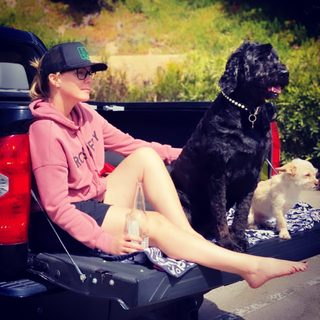 Jennie Garth feet photo thumbnail