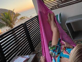 Jennie Garth feet photo thumbnail
