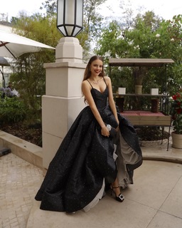 Xenia Tchoumitcheva feet photo thumbnail