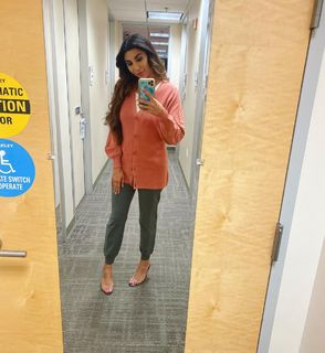 Courtney Khondabi feet photo thumbnail