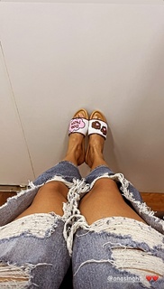 Disha Patani feet photo thumbnail
