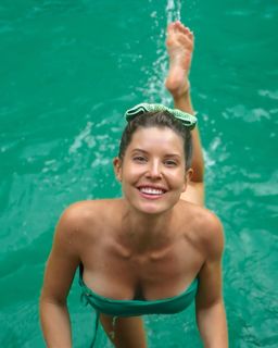 Amanda Cerny feet photo thumbnail