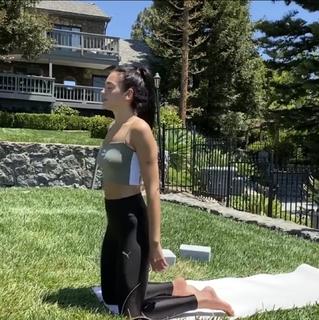 Dua Lipa feet photo thumbnail