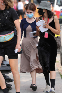 Anna Kendrick feet photo thumbnail
