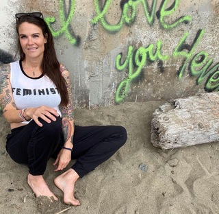 Amy Dumas feet photo 2