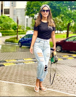 Hina Khan feet photo thumbnail