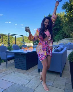 Rochelle Humes feet photo thumbnail