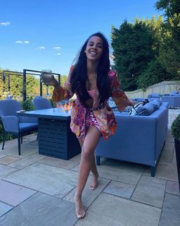Rochelle Humes feet photo thumbnail