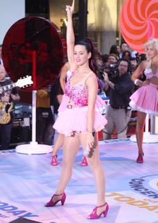 Katy Perry feet photo thumbnail