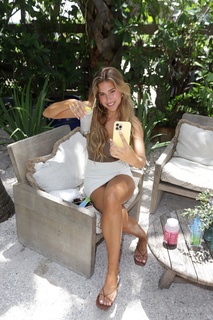 Kara Del Toro feet photo thumbnail