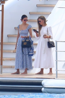 Julianne Hough feet photo thumbnail