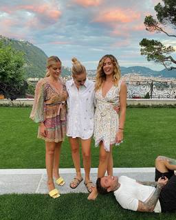 Chiara Ferragni feet photo thumbnail