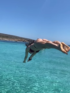 Lola Weippert feet photo thumbnail