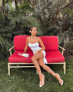 Kara Del Toro feet photo thumbnail