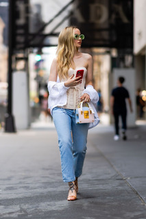 Dove Cameron feet photo thumbnail
