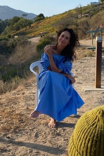 Minnie Driver feet photo thumbnail