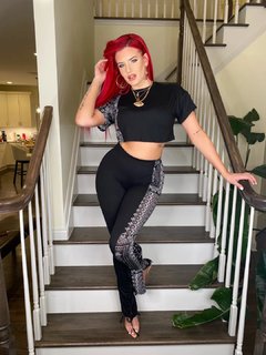 Justina Valentine feet photo thumbnail