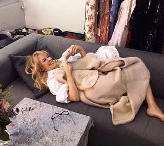 Kylie Minogue feet photo thumbnail