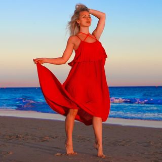 Gabrielle Taylor feet photo thumbnail