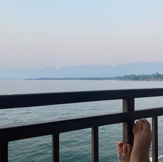 Melissa Joan Hart feet photo thumbnail