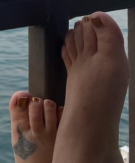 Melissa Joan Hart feet photo thumbnail