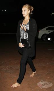 Jessica Alba feet photo thumbnail