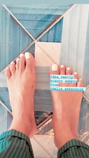 Caterina Balivo feet photo thumbnail