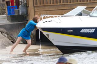 Isla Fisher feet photo thumbnail
