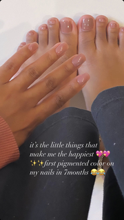 Halle Bailey feet photo thumbnail