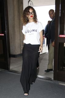 Rihanna feet photo thumbnail
