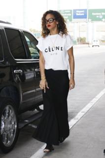 Rihanna feet photo thumbnail